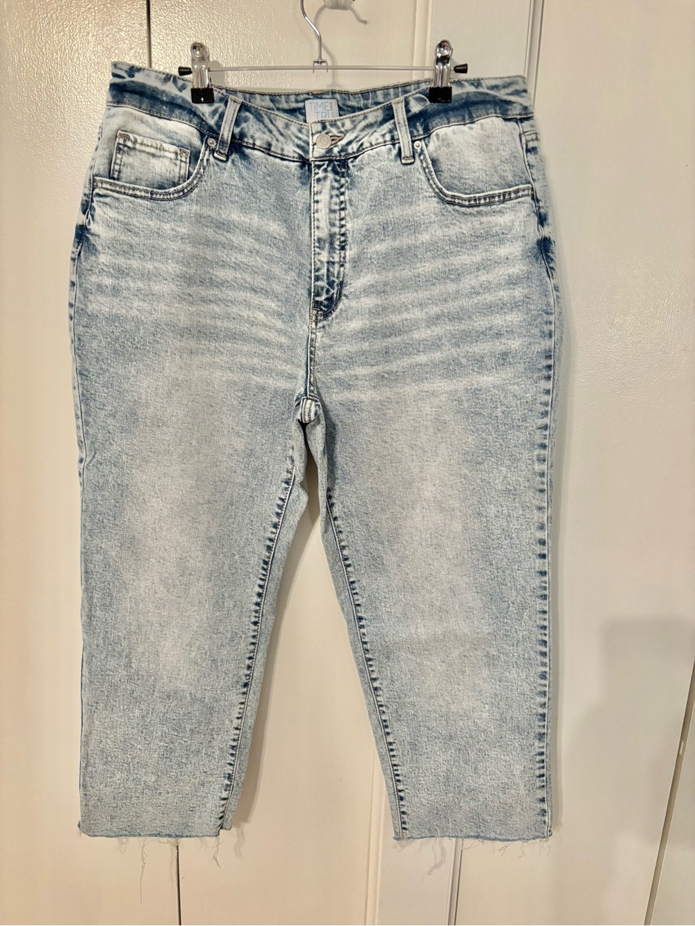 Light Wash Straight Leg Frayed Hem Jeans size 16